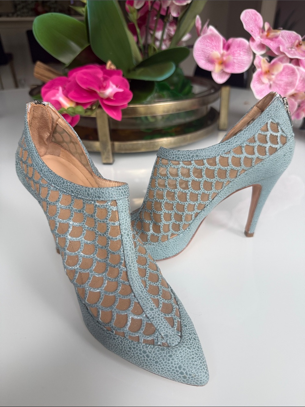 Carmen Marc Valvo Blue Leather Mesh Cutout Heels Pumps 38.5 Made in Spain